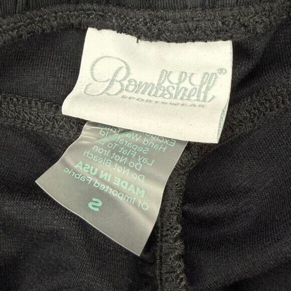 BOMBSHELL Sportswear Liquid Faux Leather Scrunch Butt Cargos Size Small Black - Picture 7 of 10